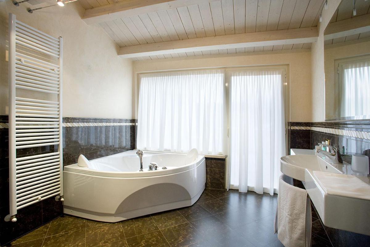 Monastero Resort & Spa Сойано-дель-Лаго Экстерьер фото